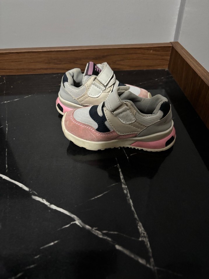 Kız Çocuk Pembe Cırtcırtlı Spor Ayakkabı - Görsel 2