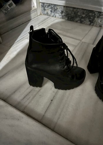 Siyah Platform Topuklu Gotik Kadın Botları - Görsel 4