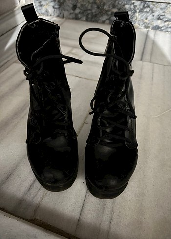 Siyah Platform Topuklu Gotik Kadın Botları - Görsel 2