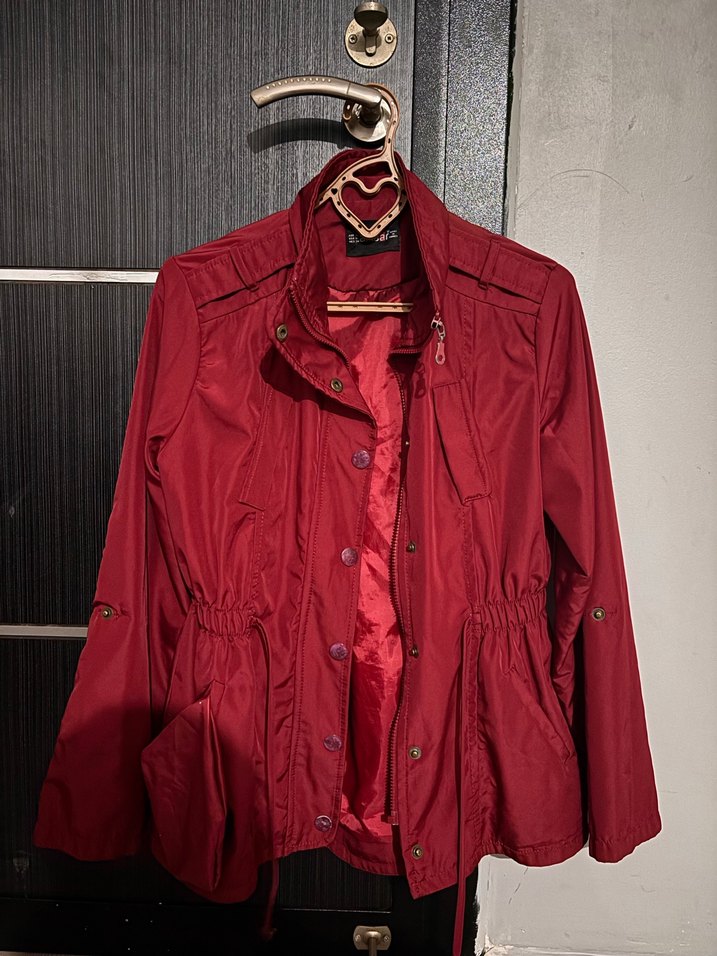 Kadın Kırmızı Uzun Yağmurluk - Görsel 2