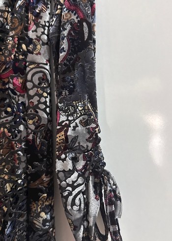 Uzun Siyah Bağcıklı V Yaka Gotik Elbise - Görsel 3