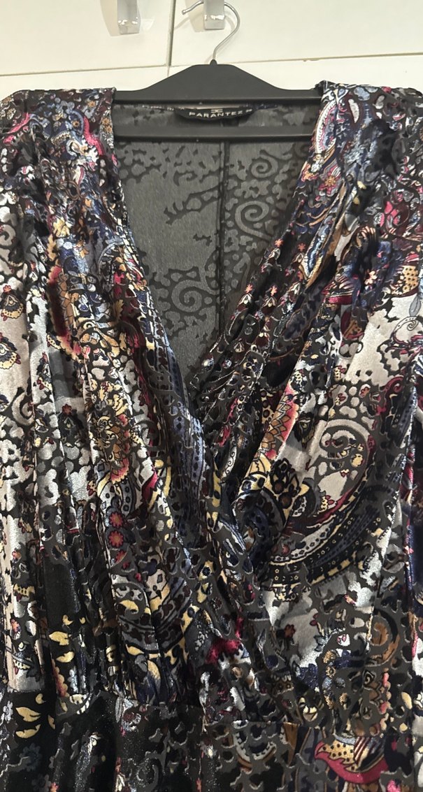 Uzun Siyah Bağcıklı V Yaka Gotik Elbise - Görsel 2