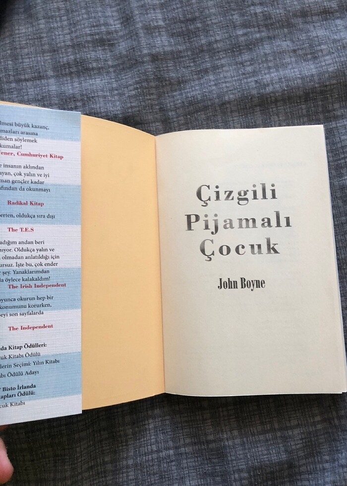 Çizgili pijamalı çocuk - Görsel 3
