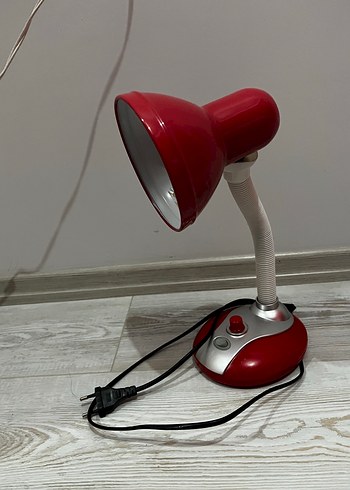  Beden Kırmızı Masa Lambası