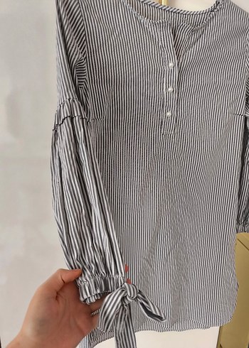 Gri Çizgili Pamuklu V Yaka Kadın Gömlek - Görsel 2