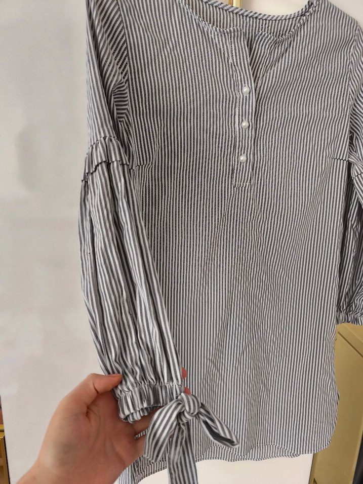 Gri Çizgili Pamuklu V Yaka Kadın Gömlek - Görsel 2