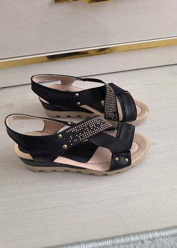 Kemerli Siyah Dolgu Topuklu Kadın Sandalet - Görsel 2