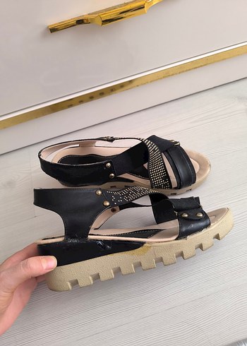 Kemerli Siyah Dolgu Topuklu Kadın Sandalet - Görsel 3