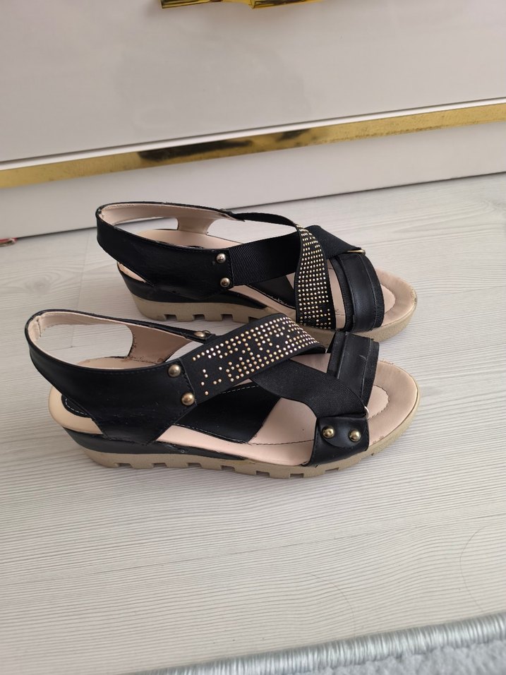 Kemerli Siyah Dolgu Topuklu Kadın Sandalet - Görsel 2