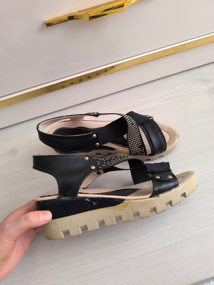 Kemerli Siyah Dolgu Topuklu Kadın Sandalet - Görsel 3