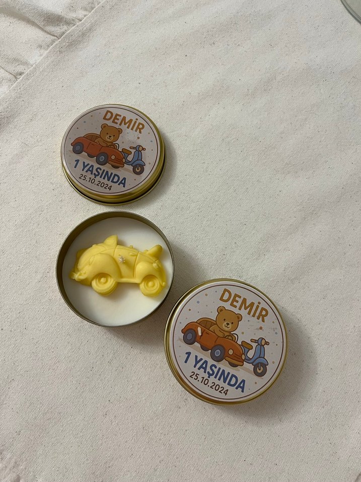 Sarı Oyuncak Araba Şeklinde Mum - Görsel 2