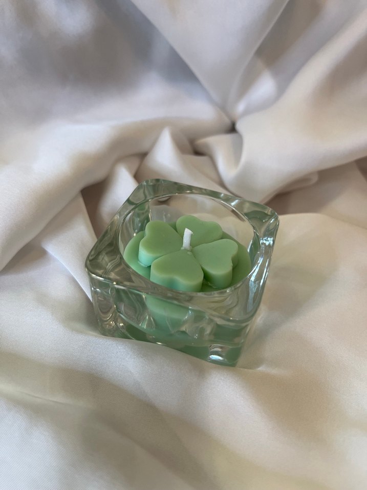 Yeşil Yonca Şekilli Mum ve Cam Mumluk 1 adet fiyattır - Görsel 3