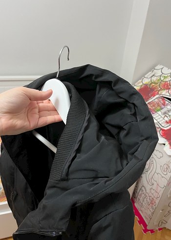 Siyah Kapüşonlu Erkek Kışlık Mont - Görsel 7