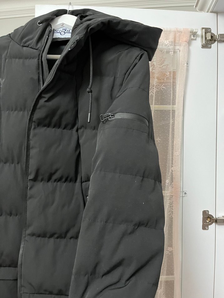 Siyah Kapüşonlu Erkek Kışlık Mont - Görsel 3