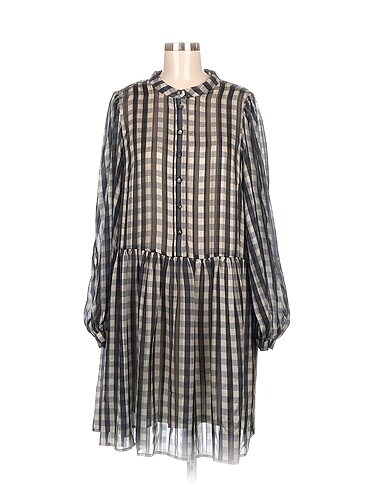 H&M Kısa Elbise %70 İndirimli.