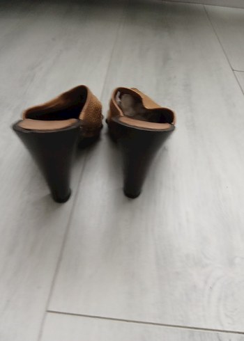 Bej Parlak Yılan Desenli Platform Topuklu Kadın Terlik - Görsel 4