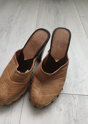 Bej Parlak Yılan Desenli Platform Topuklu Kadın Terlik - Görsel 6