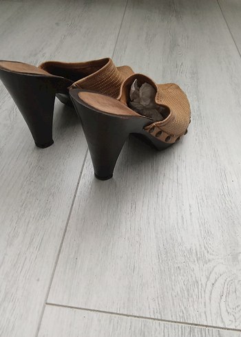 Bej Parlak Yılan Desenli Platform Topuklu Kadın Terlik - Görsel 7