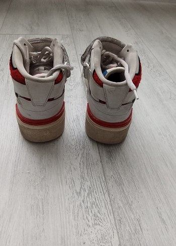 Adidas Renkli Detaylı Beyaz Basketbol Ayakkabısı - Görsel 4