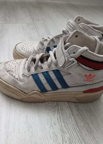 Adidas Renkli Detaylı Beyaz Basketbol Ayakkabısı - Görsel 3