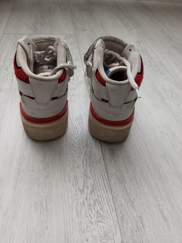 Adidas Renkli Detaylı Beyaz Basketbol Ayakkabısı - Görsel 4