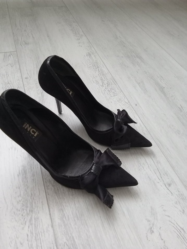 Siyah Süet Fiyonklu Stiletto Topuklu Kadın Ayakkabı - Görsel 5