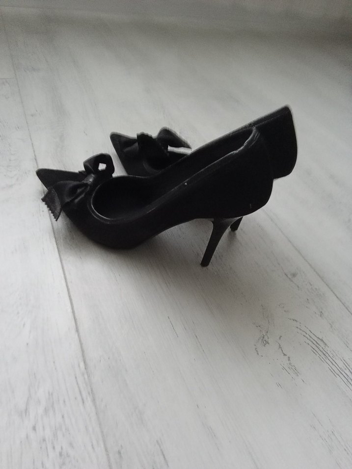 Siyah Süet Fiyonklu Stiletto Topuklu Kadın Ayakkabı - Görsel 4