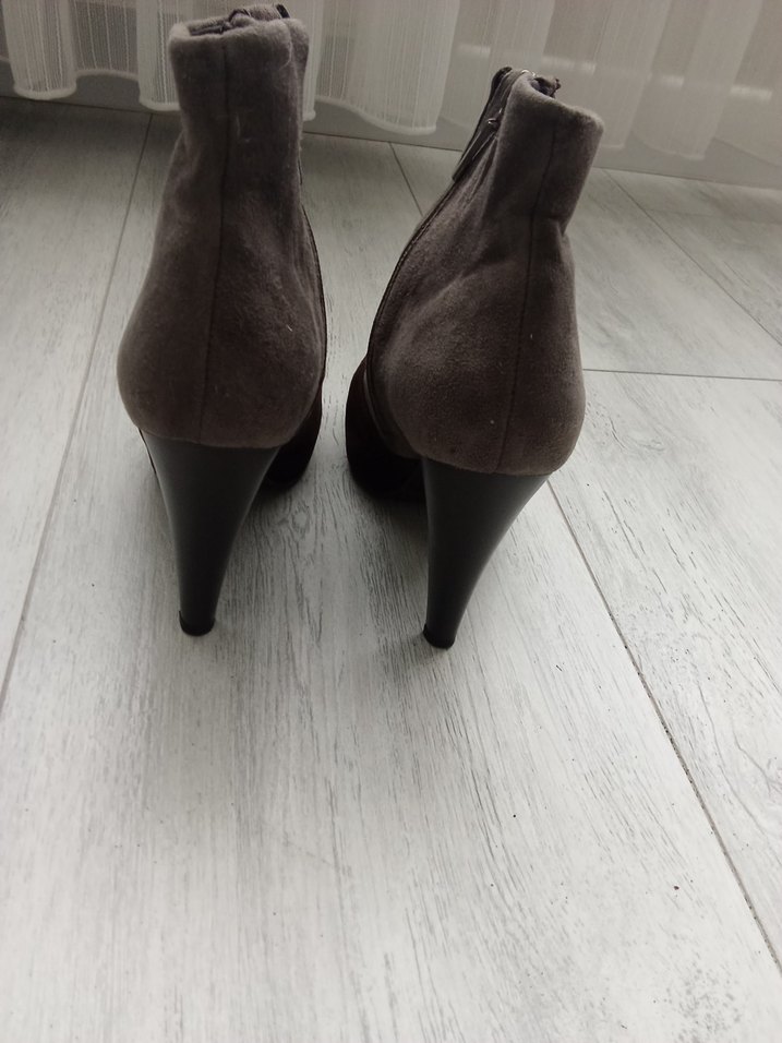 Kahverengi Süet Yüksek Topuklu Kadın Bot - Görsel 5