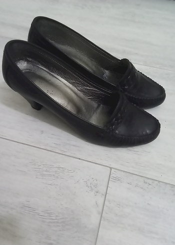 Klasik Siyah Kadın Topuklu Ayakkabı - Görsel 2