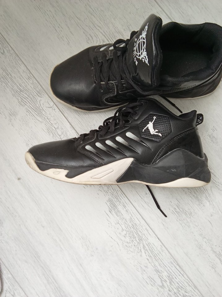 Siyah Bağcıklı Basketbol Ayakkabısı - Görsel 3