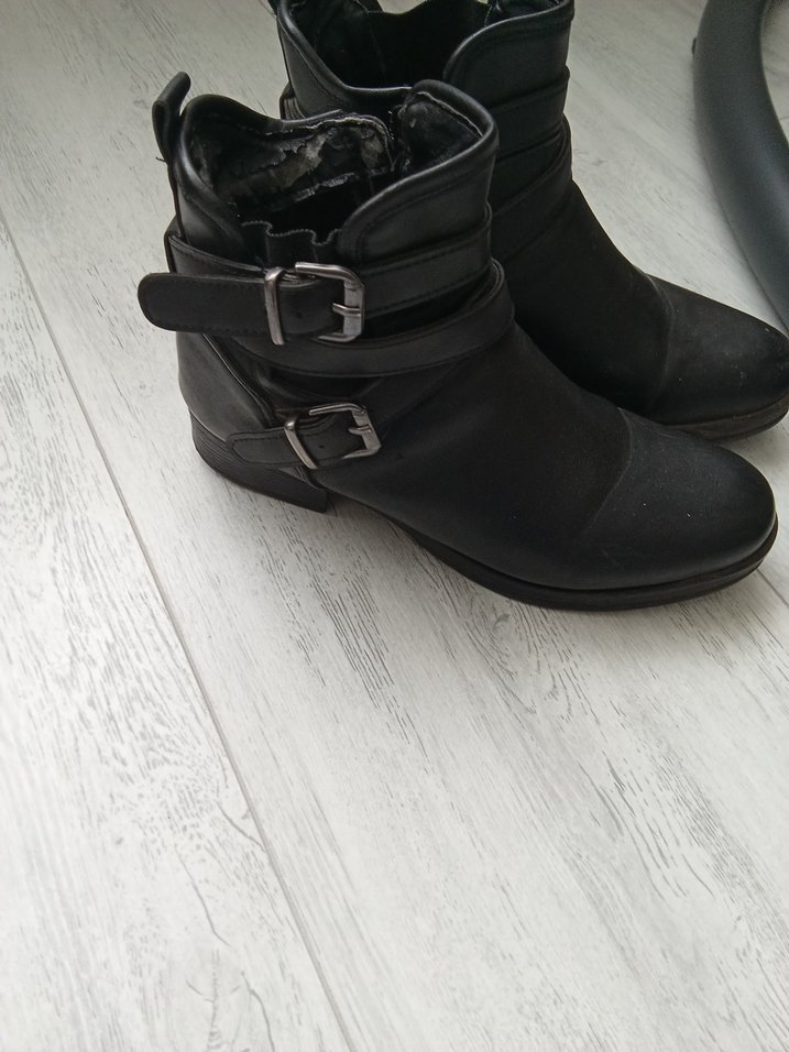 Tokalı Siyah Deri Gotik Kadın Bot - Görsel 2