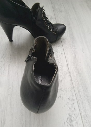 Siyah Deri Stiletto Topuklu Gotik Bot - Görsel 3