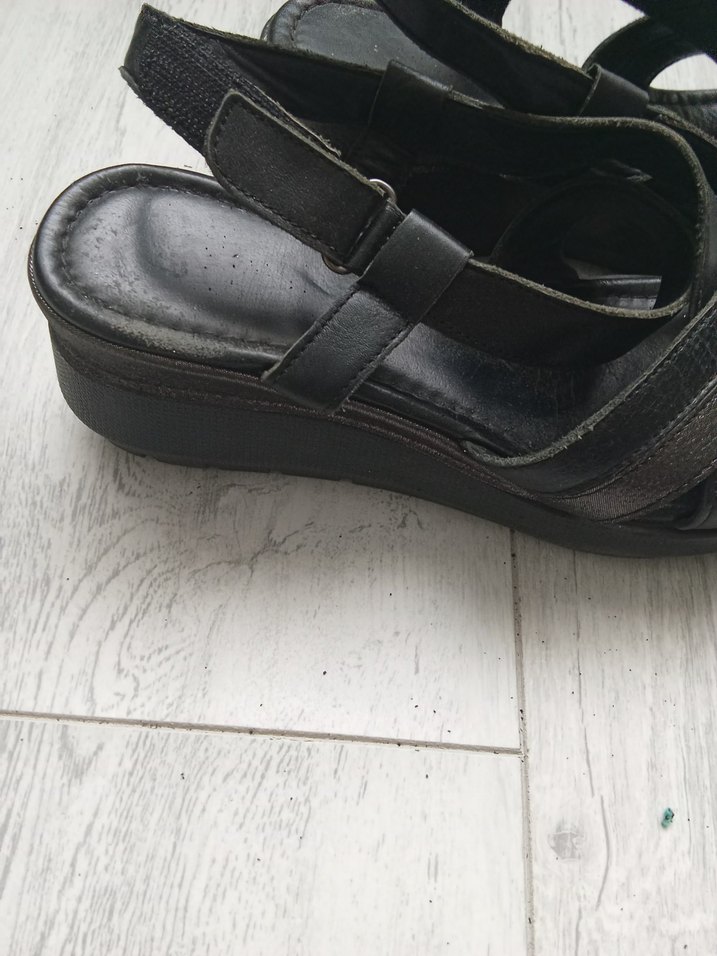 Kahverengi Dolgu Topuklu Bantlı Sandalet - Görsel 4