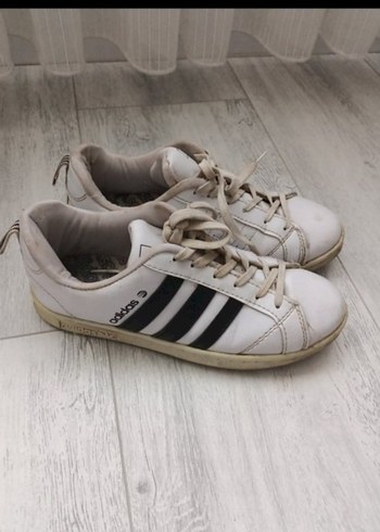 Adidas Beyaz Siyah Seritli Spor Ayakkabi