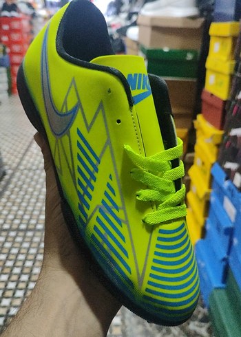 Renkli Erkek Futbol Ayakkabısı Velcro Bağcıklı