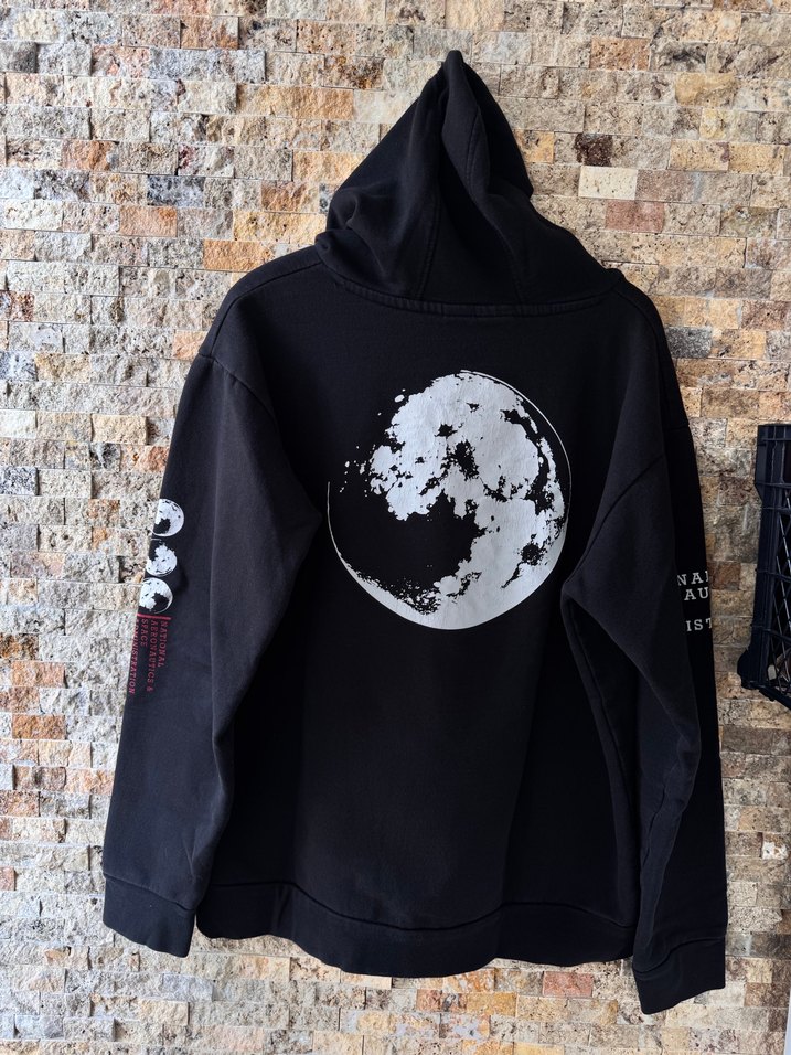 Siyah Kapüşonlu NASA Baskılı Sweatshirt - Görsel 2