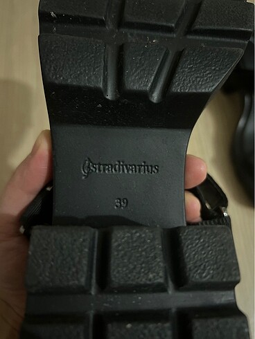 Stradivarius Aşırı şık bir sandalet