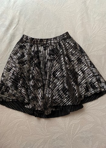 Siyah Batik Desenli Pilili Mini Etek