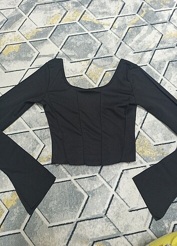 Siyah Crop