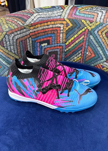 Puma Neon Renkli Futbol Ayakkabisi