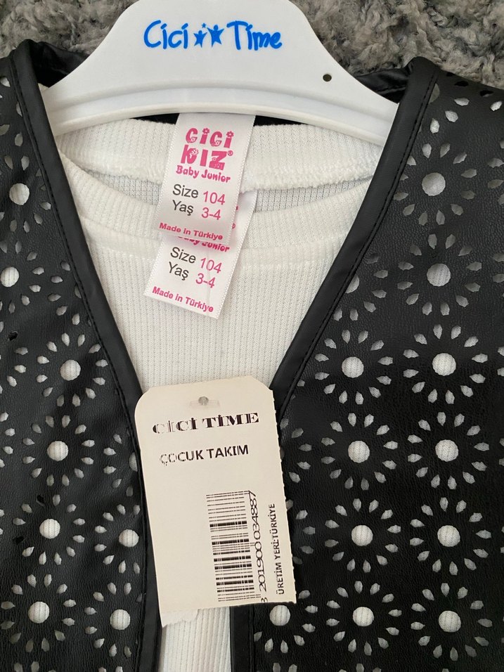 Kız Çocuk Siyah Deri Püsküllü Yelekli Takım - Görsel 2
