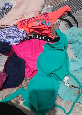 Renkli Bağlamalı Askılı Mini Bikini - Görsel 2