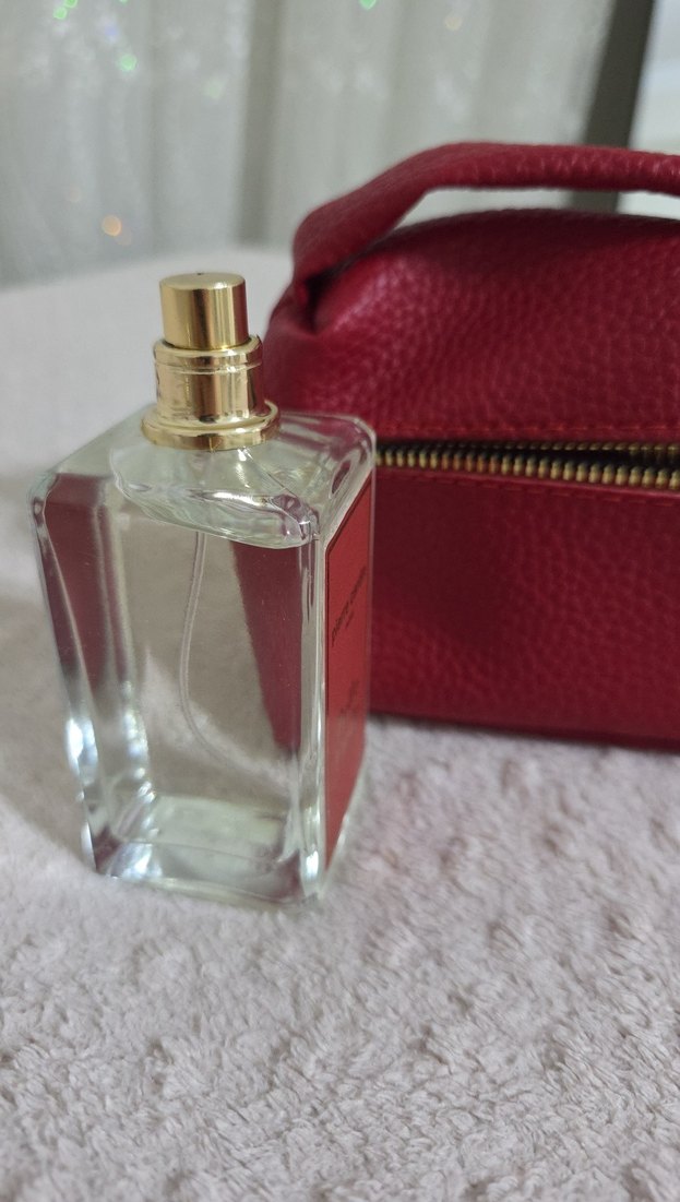 Kırmızı Deri Fermuarlı Kadın Çanta ve parfüm - Görsel 3