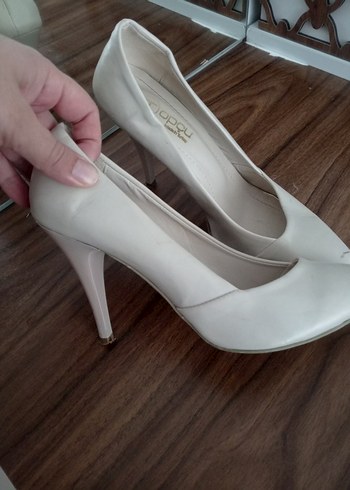 Beyaz Stiletto Topuklu Kadın Ayakkabı