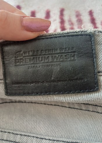 Düğmeli Nakışlı Gri Bohem Mini Kot Şort - Görsel 4