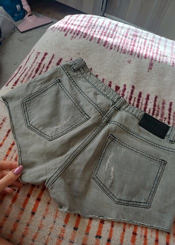 Düğmeli Nakışlı Gri Bohem Mini Kot Şort - Görsel 3