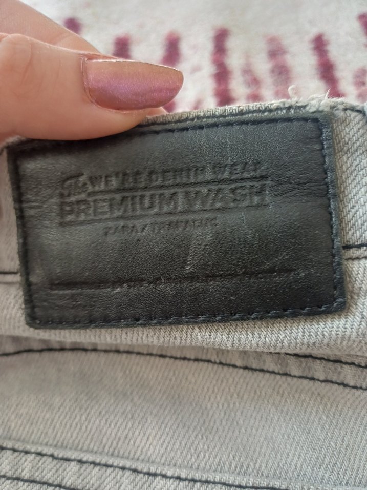 Düğmeli Nakışlı Gri Bohem Mini Kot Şort - Görsel 4