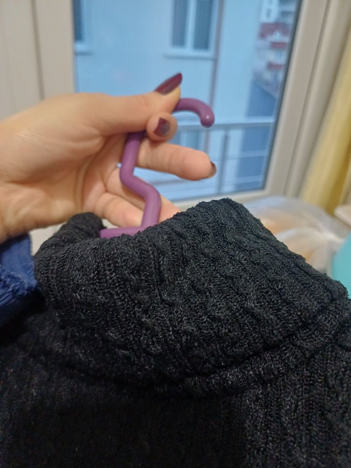 Kadın Siyah Boğazlı Triko Kazak - Görsel 4