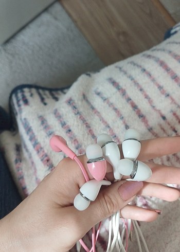 Pastel Pembe ve beyaz Kulak İçi Kulaklık - Görsel 2