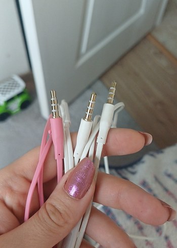 Pastel Pembe ve beyaz Kulak İçi Kulaklık - Görsel 3